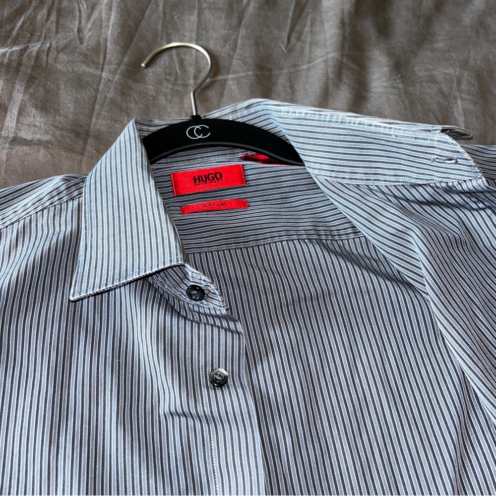 HUGO BOSS BUTTON UP
